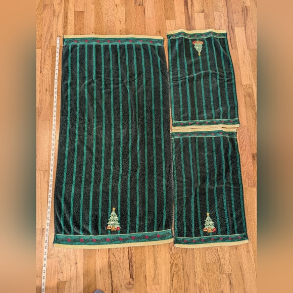 Vtg Linens N Things Christmas Towel Set Bath Hand Towels Velour USA Embroidered - Picture 5 of 7